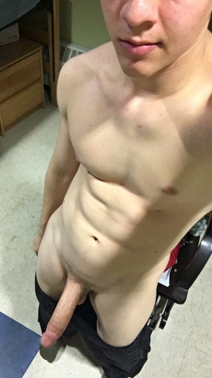 hungdownunder:  For more hot guys, follow me at:http://hungdownunder.tumblr.com/
