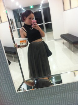 swallowingslut:  Selfies in the lobby of mums new apartment.
