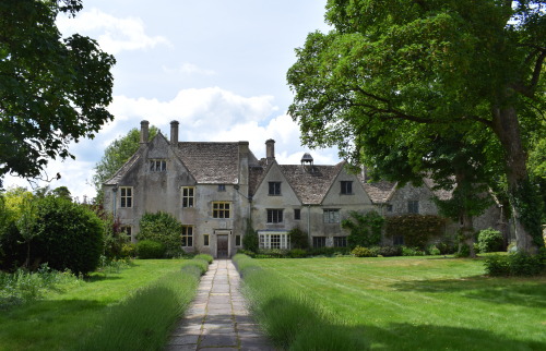 rherlotshadow:Avebury Manor