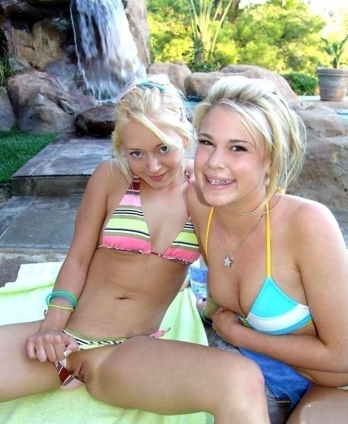 cometeasedaddy:  stephiejo99:  Kim and Jill getting daddy hot before they go up to