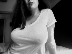 ennaniltiacsrm: White T-shirt series