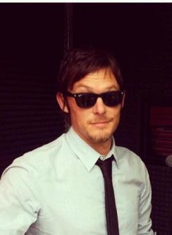 ilovereedus:  WHY SO DAMN CUTE???:) 