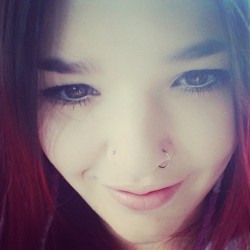 kitty-miau:  #smile #sookiesg #sweet #suicidegirls #kittymiau #cute  Es muy linda