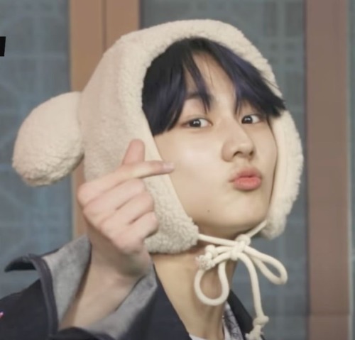 Jungwon Pouting
