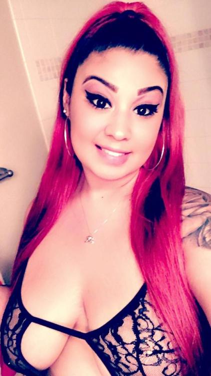 curvy-sexican:  Teasing my Daddy! Hurry home! 😍👑💖
