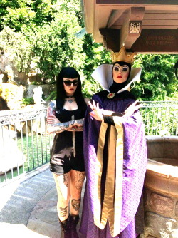 welcome-foolishmortals:  Two teenage girls attempted to go in front of me for a photo and The Evil Queen said, “Excuse you, I do believe this young lady was here before you. Now step aside”. My love for her is endless. 