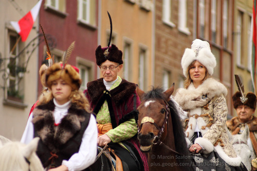 lamus-dworski:Costumes of Polish szlachta [nobility] from c. 17th-18th centuries - a parade in Gdańs