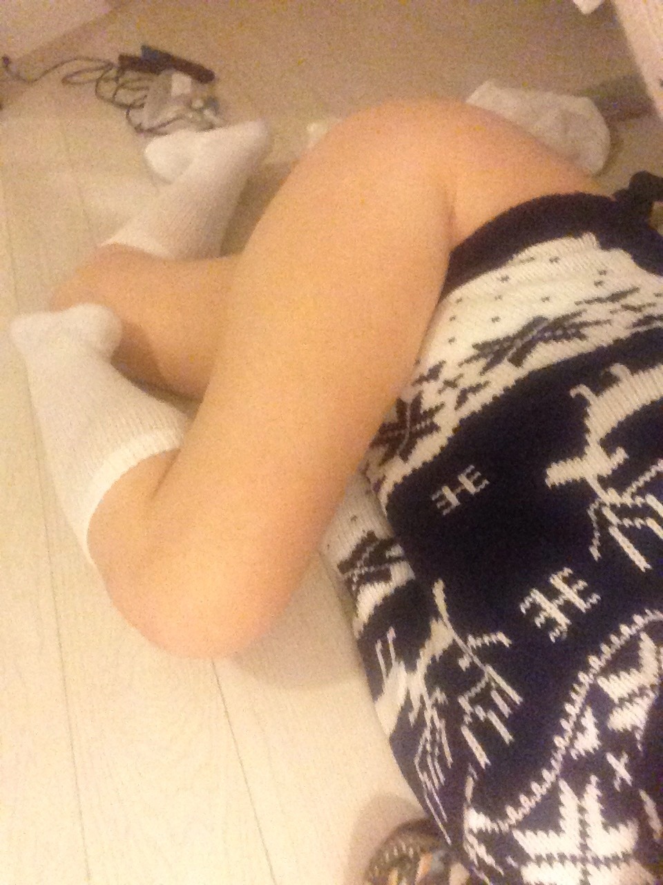 desperatebombshell:  Merry Christmas everybody! From me and my semi nude body and