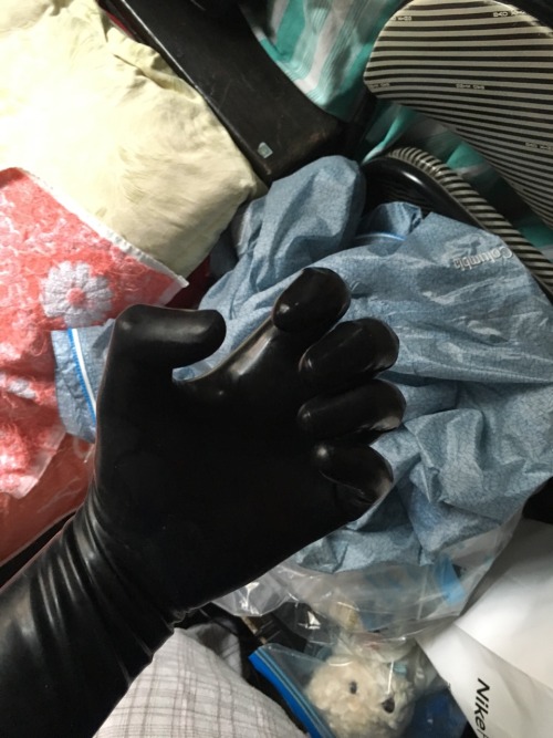 orangec87: black rubber glove