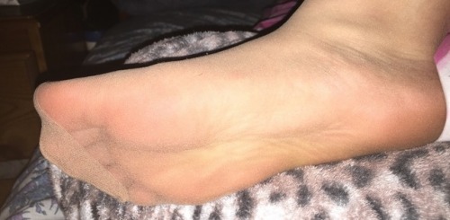 lisa-foot-fetishe: I really want to know what it feels like to have my feet worshipped.