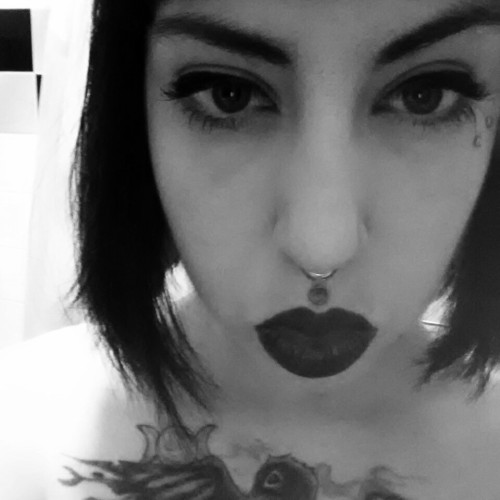 bevgodsgirls:   Yes, accept me as your queen. 