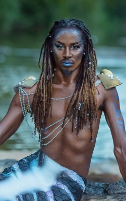 canadisc:  fuckyeahethnicmen:  jukubabii:  Mermaids are meant to be BEAUTIFUL…… Therefore MerMEN are meant to be BREATHTAKING!!!! PC: @jessicabaileyphotographer MUA: @jukubabii and @robertosartwork   this model is TheTrue_Merman on Instagram. 💖💖💖