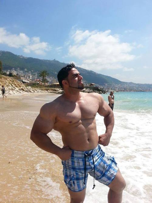 paragonofpossibility:  So effin hot!