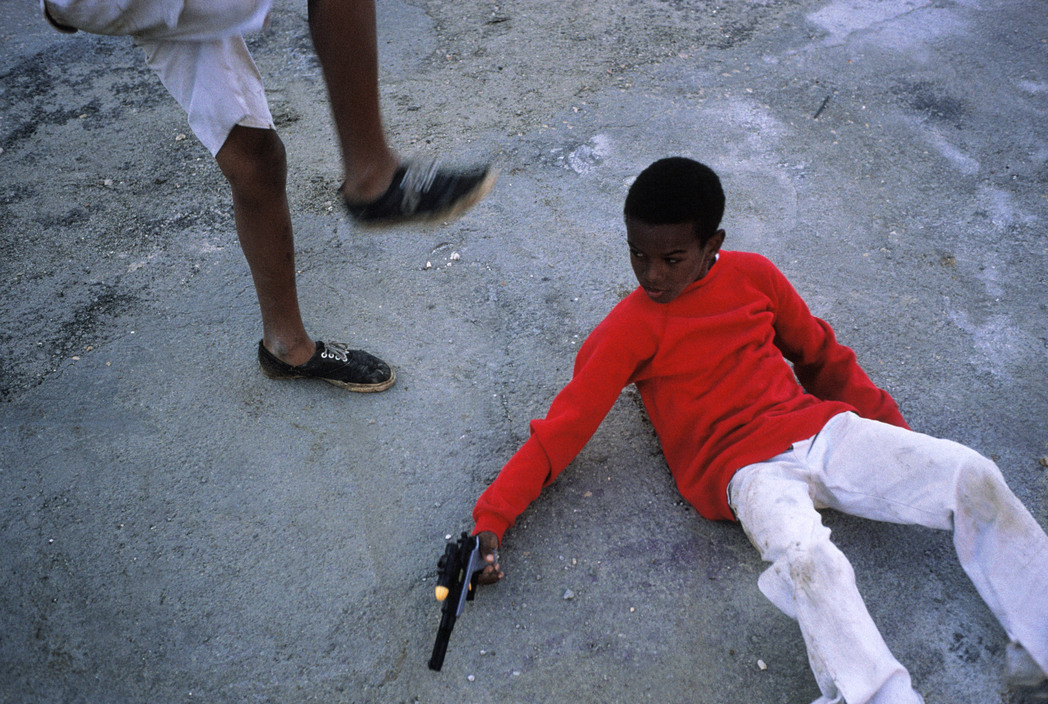 indoafrican:Alex Webb.   CUBA. Havana. 2002. Children with toy gun.  