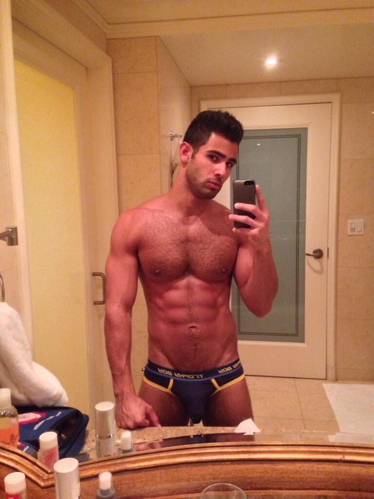 vinemales:  Murray Swanby taking a #saturdayMorning #selfie #hotguysonvine #shirtlesssaturday