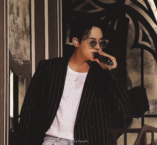 Oh He Knows He's HOT