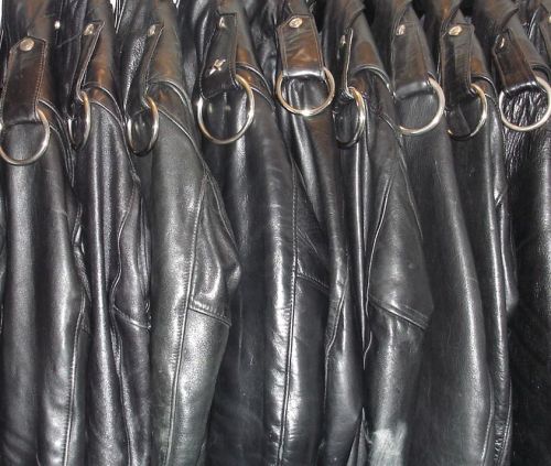 americanbeautyredrose: blackmcleatherjackets:Fucking horny black leatherBlack leather on right man