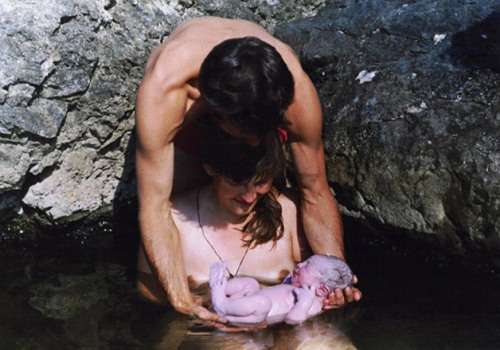 Father registers exciting photos of the birth of their 4 children in the sea Births of babies are al