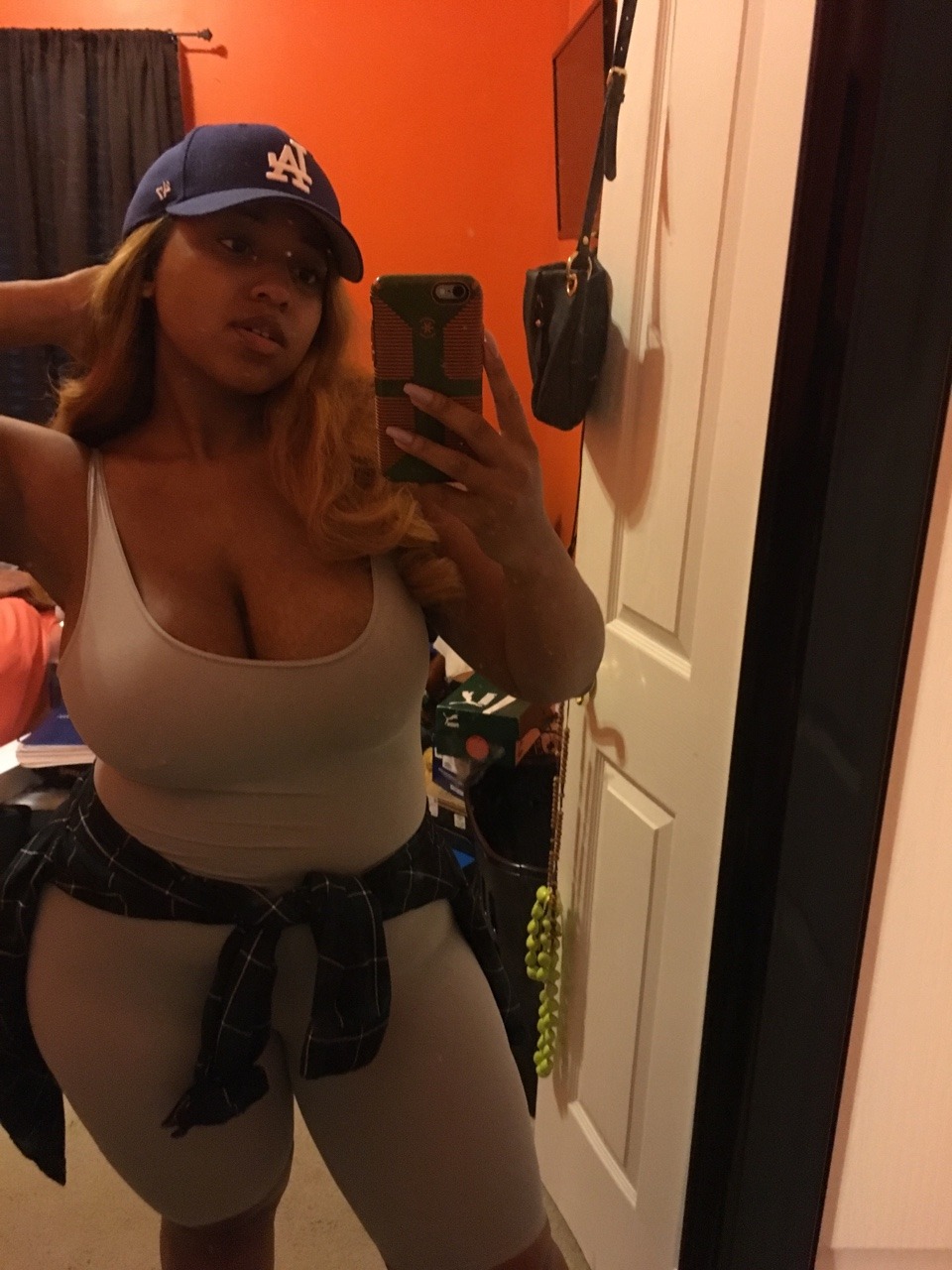 tarynel:  queenrayjean:  Blackout: onesie addition  Your shape is glorious