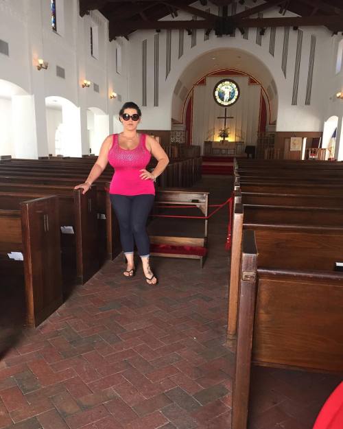 Finally made it to church….. Well they have a public bathroom on I needed to Pee lol  #angelinacastrolive #angelinacastro #brunette #pinktop #boobs by laangelinacastro