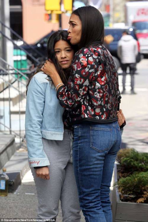 ginarodriguez-news:Gina Rodriguez and Rosario Dawson pictured on set filming ‘Someone Great&rs