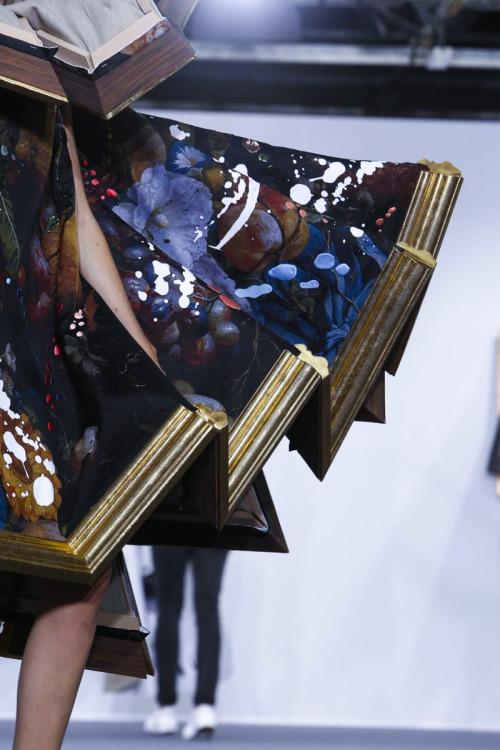 fashion-on-stereo: lesbeehive: Les Beehive – Fall/Winter Couture 2015 – Viktor & Rolf Aesthetic 