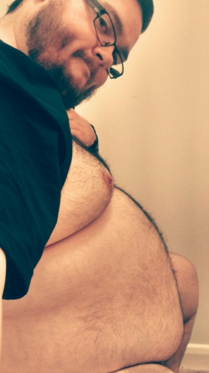 korndoggy:An anon wanted another tummy tuesday. So since I’m bored at work I figured why not. So here’s tummy tuesday part deux 