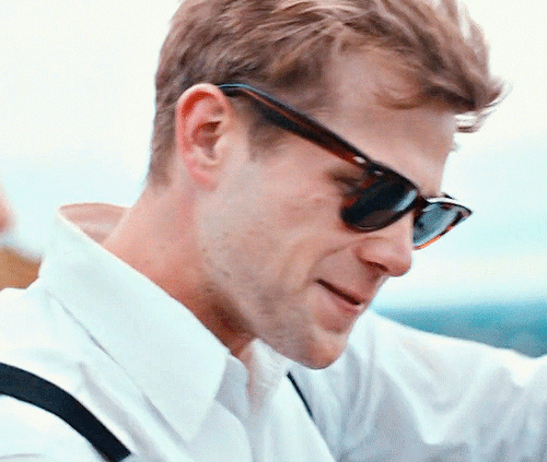 Leo Woodall As Dexter Mayhew One Day (2024), S01E01