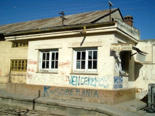 Estacion de ferrocarril semiabandonada, Salta, 2007.