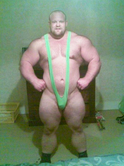 onetighthole:  misgorditosfavoritos:  Borat cachas…  DAMN