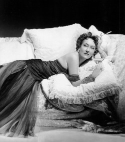 figililly:  Gloria Swanson as Norma Desmond