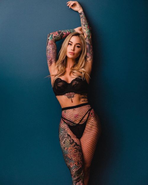 @jessicawilde @orion.was.here #womenwithink #womenwithtattoos #tattoo #tattoos #sleevetattoo #thight