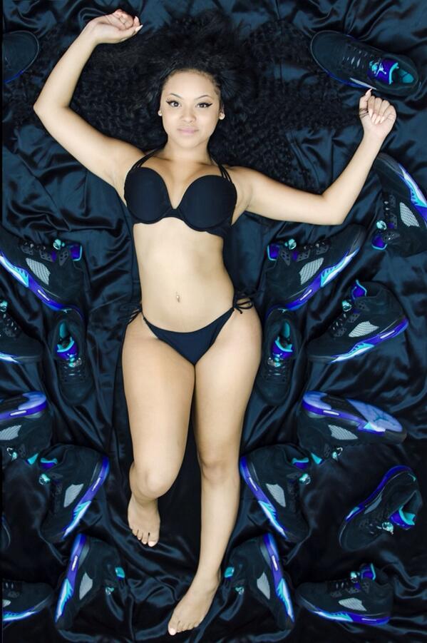 trellllyboo:  Black Grape 5’s! 