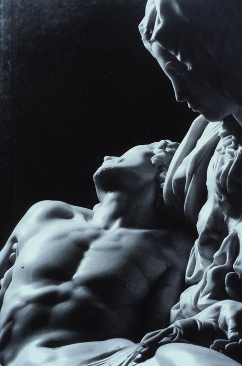 thepaintedbench:  Michelangelo’s Pieta 