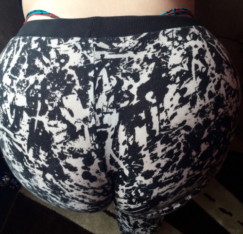 bbwwifey3:  What would you do to my ass guys? Thought I’d treat you all to various pics in different thongs and leggings.   ❤️❤️💜💜💋💋💕💕