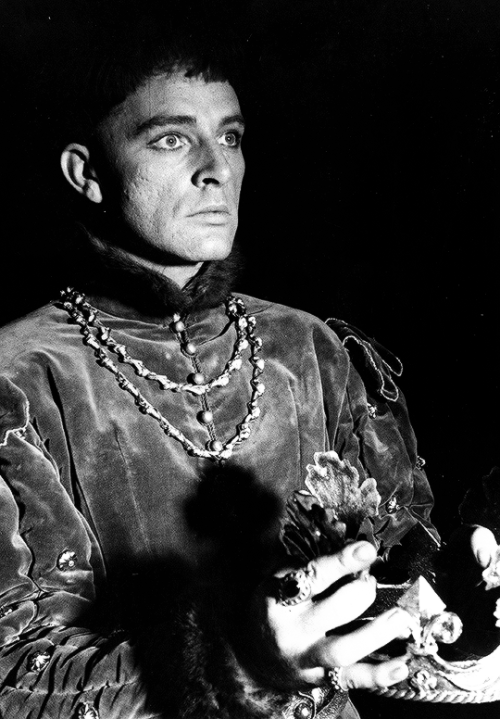 ciaranhnds: Richard Burton as Henry V | Stratford, 1951