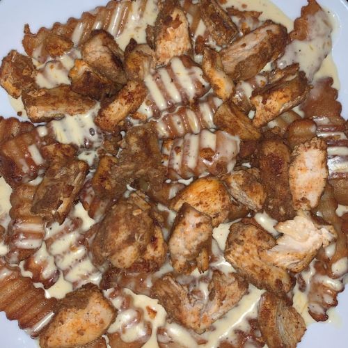 Cheese fries topping with chicken shawarma! #BLM #blackentrepreneur #headchef #foodporn #icooksometi