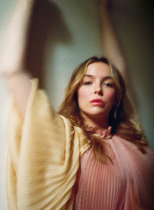 jodiecomersource: Jodie Comer photographed by Olivia Bee for The Cut (March 2019)