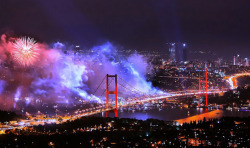 cityneonlights:  source: photographer | Istanbul