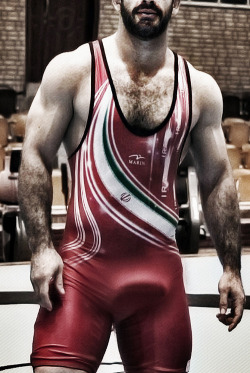 realmenstink:  HAIRY STUD WRESTLER WHOSE