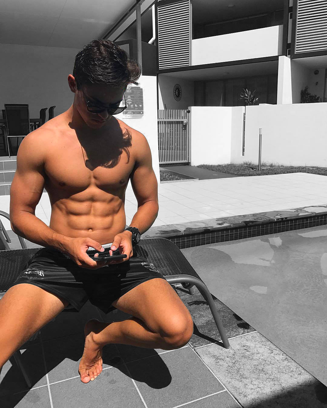 sixpackde:  https://www.tumblr.com/blog/sixpackde