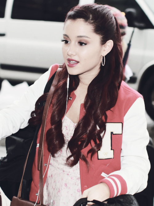 swagzilla4eva:  Ariana G. one of the PRETTIEST girls out there 