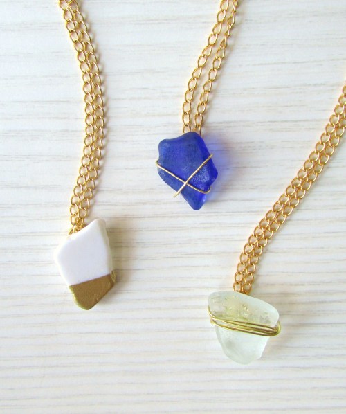 DIY Wire Wrapped Sea Glass or “Mermaids Tears” Necklace Tutorial from Francois et Moi. I