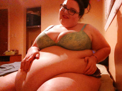 stuffedssbbwgirlfeedee:  Wanna fuck a horny fat bbw chick? - CLICK HERE! 