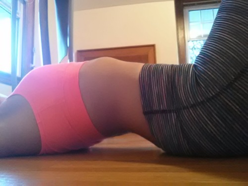 ynglatinmilf:  Gettin it in before getting ready for work!!Please follow and reblogYnglatinmilf.Tumblr.com