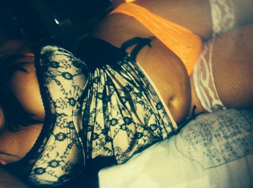 thickwhitechocolate:  Sexy plump fat ass stuffed belly