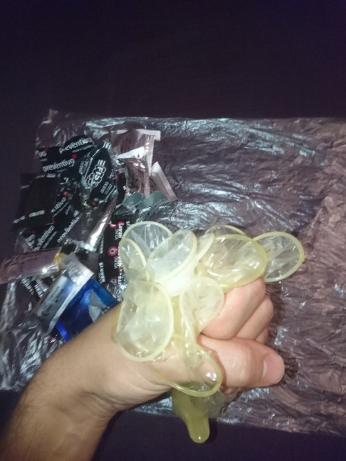dallascondom:  Fan submission!  Want a bunch of his used condoms?