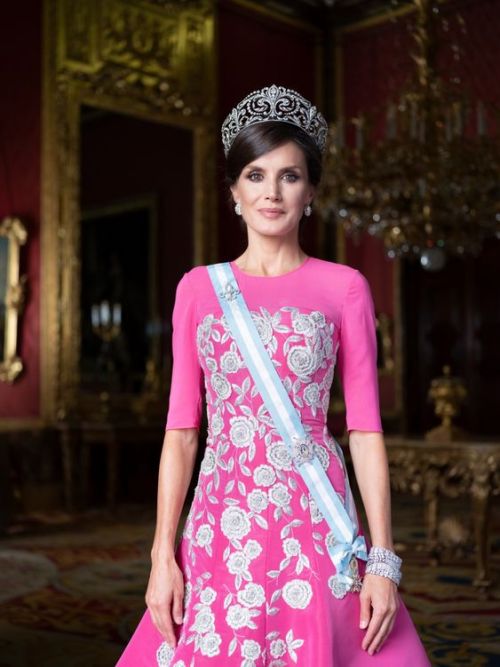 allroyaladies: Official picture of Her Majesty Queen Letizia 