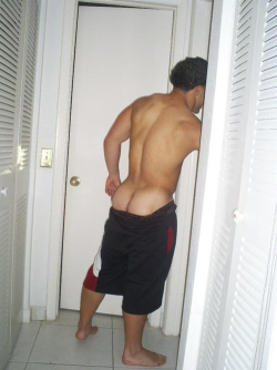 supper-wet01:  coqueto69:  justchillingpapi:  BX dude peeping and showing for the cam. at the same time.  Nice ass   Damn we’re he at