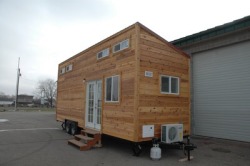 hippielady:  tinyhousedarling:  Shed Roof from Tiny Idahomes   [http://www.tinyidahomes.com/photos.html#]  This is adorable!